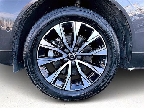 Certified 2024 Volvo XC60 B5 Plus w/ Climate Package image 34