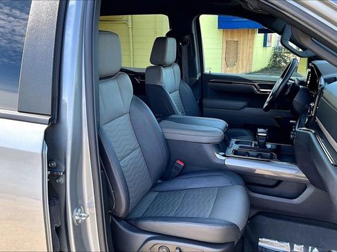 Used 2024 Chevrolet Silverado 1500 ZR2 image 10