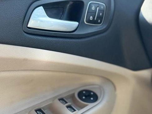 Used 2017 Ford Escape Titanium image 19