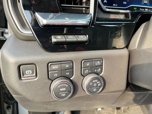 Used 2025 Chevrolet Silverado 1500 High Country w/ High Country Premium Package AWD/4WD image 33