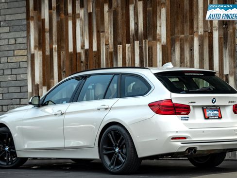 Used 2017 BMW 330i xDrive Wagon image 4