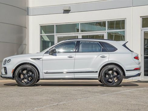 Used 2023 Bentley Bentayga image 12