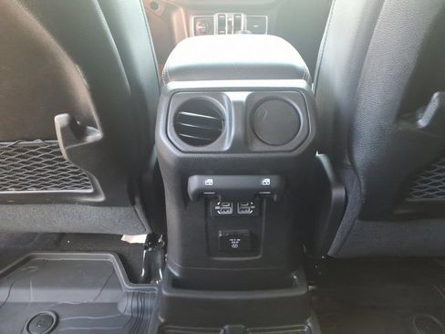 Used 2025 Jeep Wrangler Unlimited Sahara AWD/4WD image 29