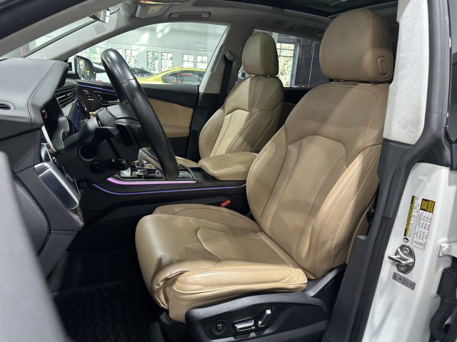 Used 2019 Audi Q8 Prestige w/ Luxury Package AWD/4WD image 5