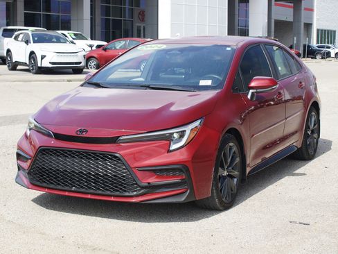 Used 2024 Toyota Corolla SE image 2