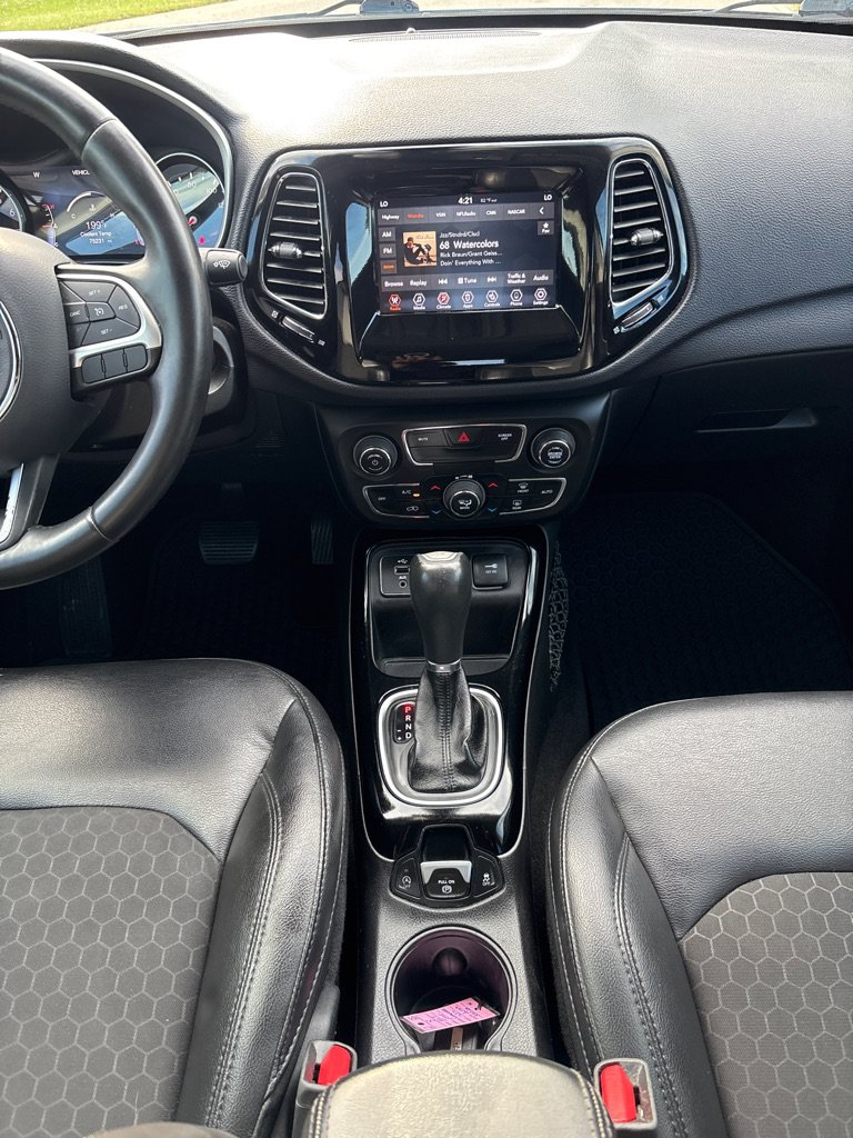 Used 2018 Jeep Compass Latitude w/ Popular Equipment Group FWD image 16