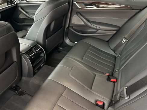 Certified 2023 BMW 530e w/ Premium Package image 27