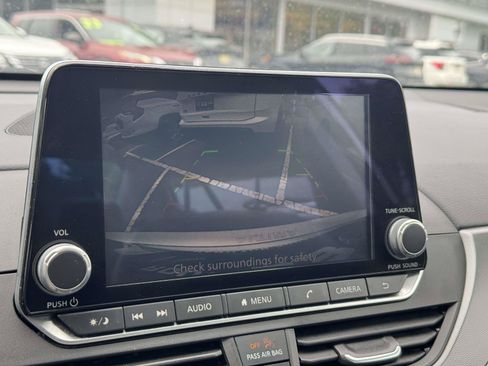 Used 2024 Nissan Altima 2.5 SR FWD image 15