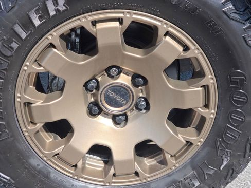 Used 2024 Toyota Tacoma Trailhunter image 17