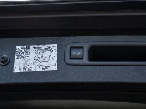 Certified 2023 Toyota Highlander Bronze Edition image 6