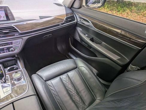 Used 2018 BMW 750i xDrive AWD/4WD image 15