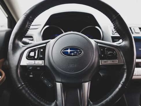 Used 2017 Subaru Outback 2.5i Touring AWD/4WD image 17