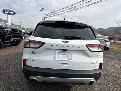 Used 2022 Ford Escape SE image 4