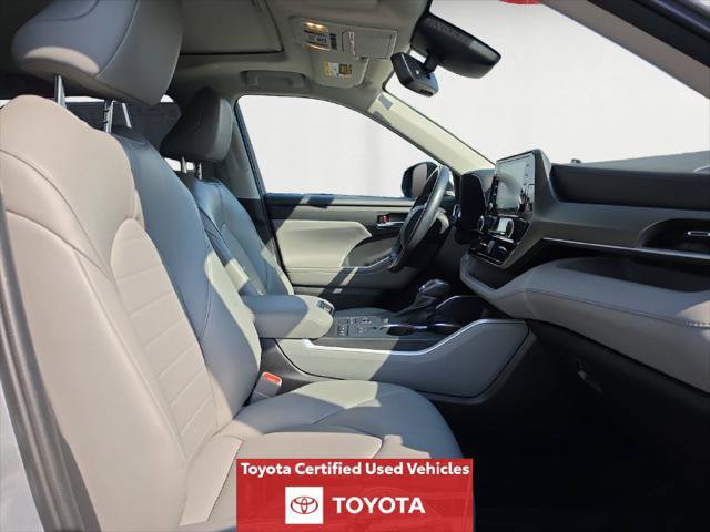 Certified 2021 Toyota Highlander XLE AWD/4WD image 17