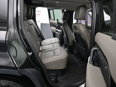 Used 2022 Land Rover Defender 110 S image 23