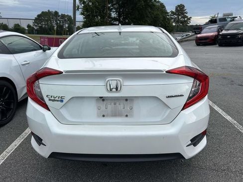 Used 2017 Honda Civic Touring image 4