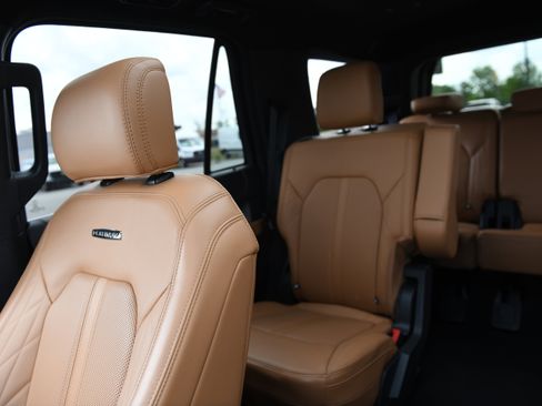 Used 2023 Ford Expedition Platinum RWD image 22