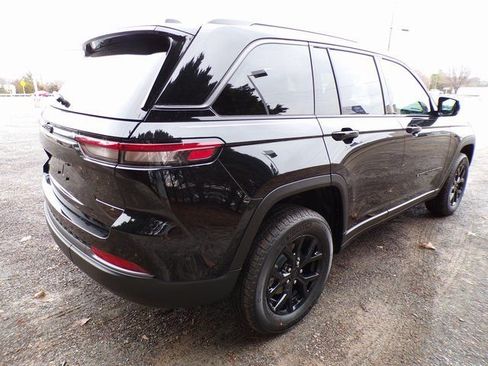 New 2026 Jeep Grand Cherokee Altitude image 4