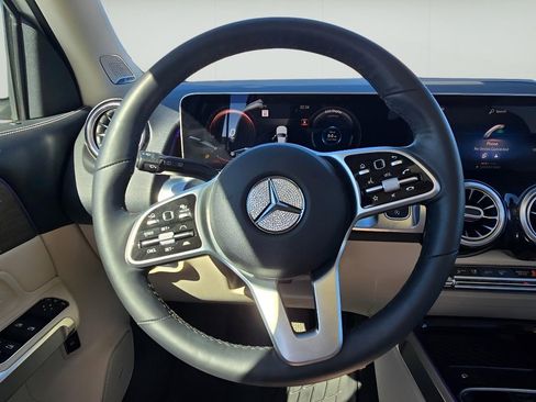 Used 2021 Mercedes-Benz GLB 250 4MATIC w/ Premium Package image 15