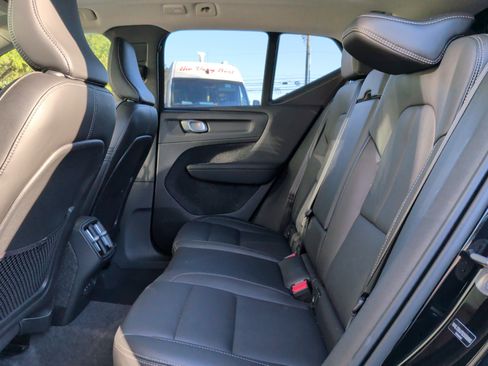 Used 2025 Volvo XC40 B5 Core image 17