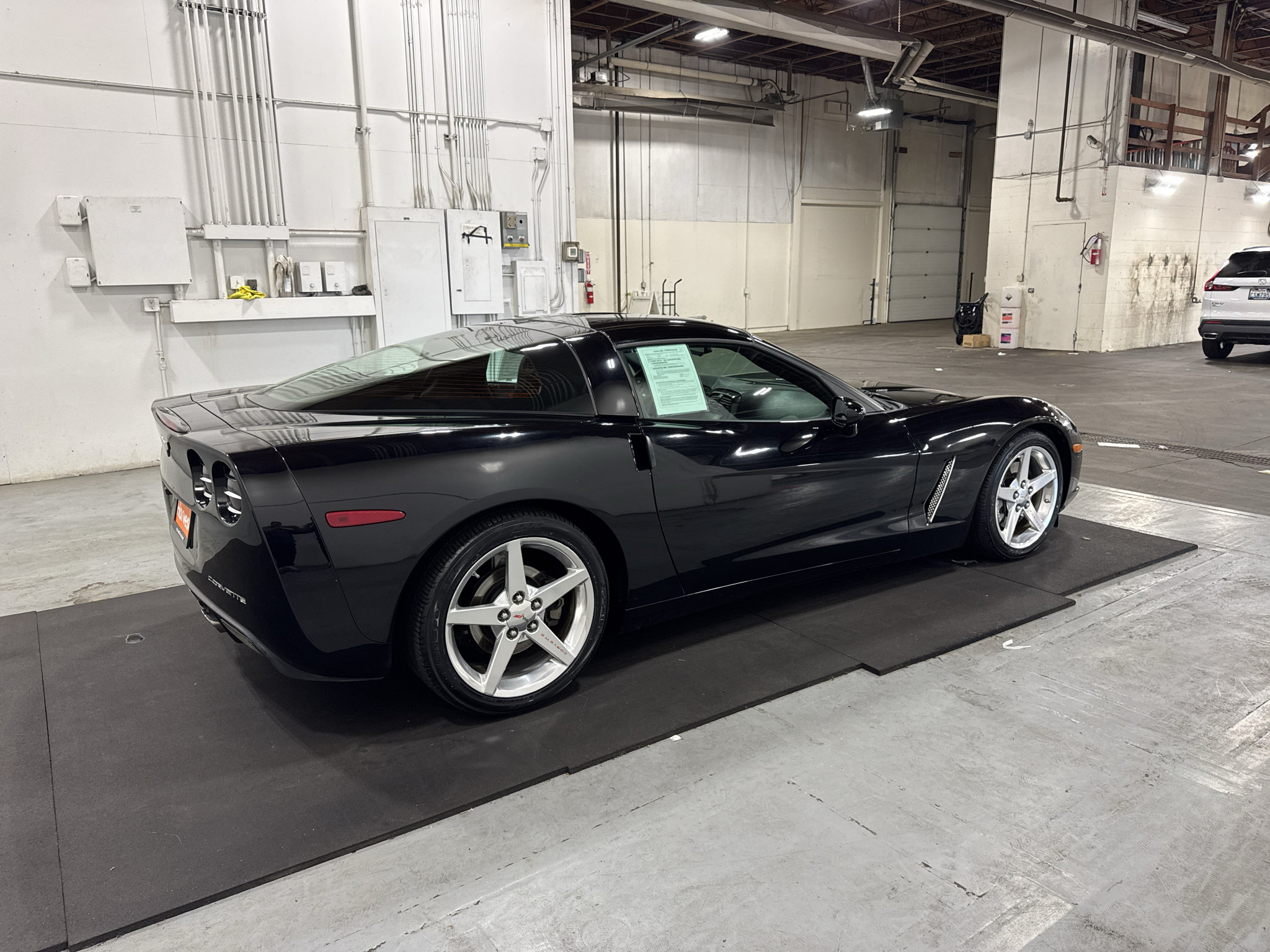 Used 2005 Chevrolet Corvette Coupe w/ Preferred Equipment Group RWD image 9