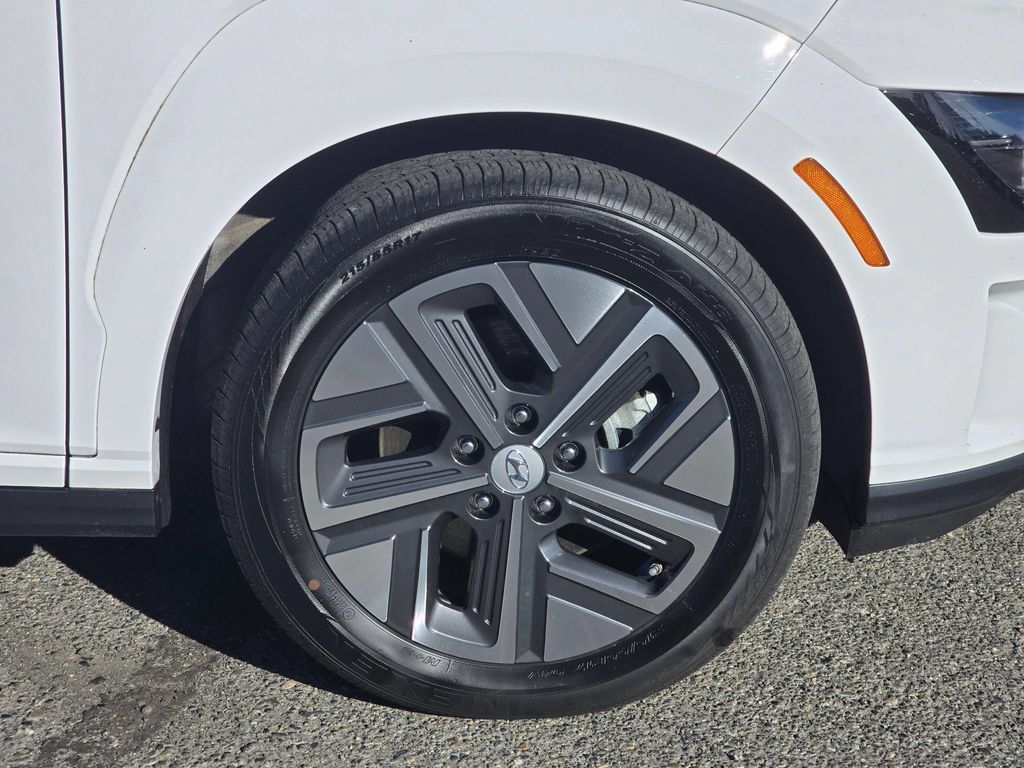 Used 2023 Hyundai Kona SE FWD image 8