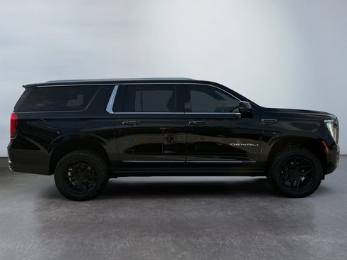Used 2025 GMC Yukon XL Denali Ultimate AWD/4WD image 2