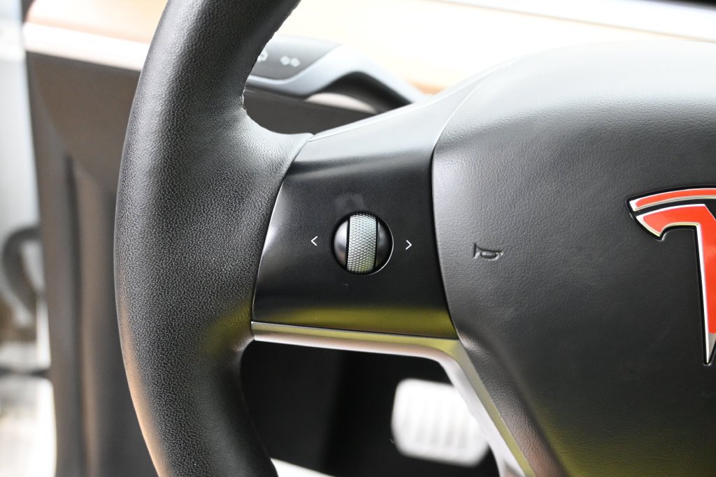 Used 2025 Tesla Model Y Performance AWD/4WD image 10