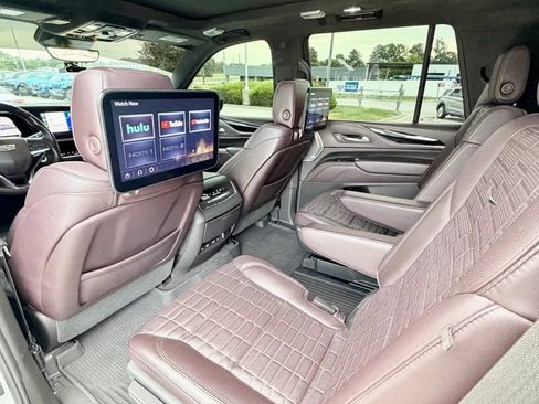 Used 2023 Cadillac Escalade Sport Platinum w/ Heavy-Duty Trailer Package AWD/4WD image 16