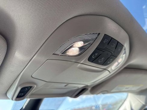 Used 2023 Chrysler Pacifica Limited FWD image 27