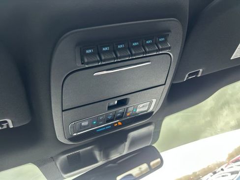 Used 2025 Ford F450 Platinum w/ FX4 Off-Road Package image 29