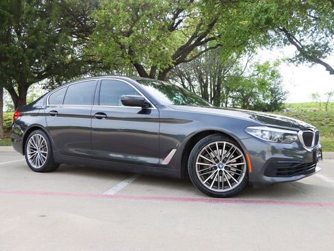 Used 2019 BMW 530e w/ Convenience Package image 1