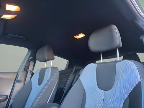 Used 2019 Hyundai Veloster 2.0 image 19