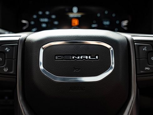 Used 2023 GMC Yukon Denali Ultimate image 37