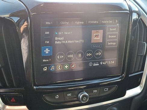 Used 2021 Chevrolet Traverse LT image 17