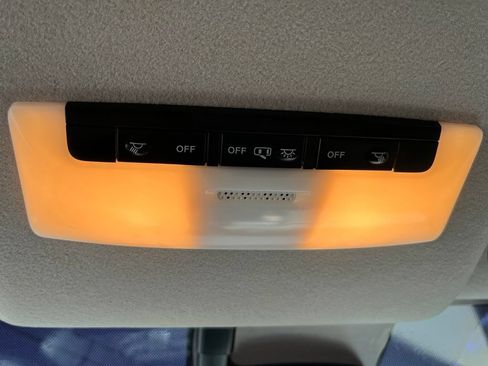 Used 2020 Nissan Versa SV FWD image 18