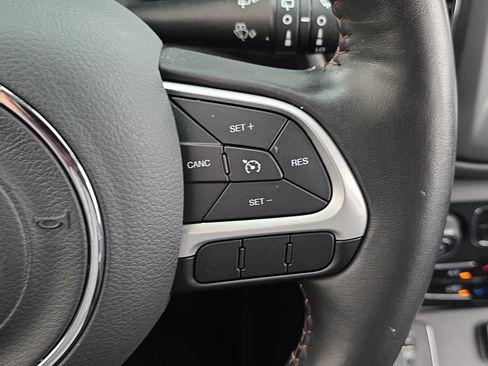 Used 2019 Jeep Compass Latitude w/ Popular Equipment Group FWD image 13