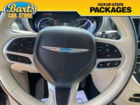 Used 2020 Chrysler Pacifica Limited w/ Advanced Safetytec Group FWD image 34