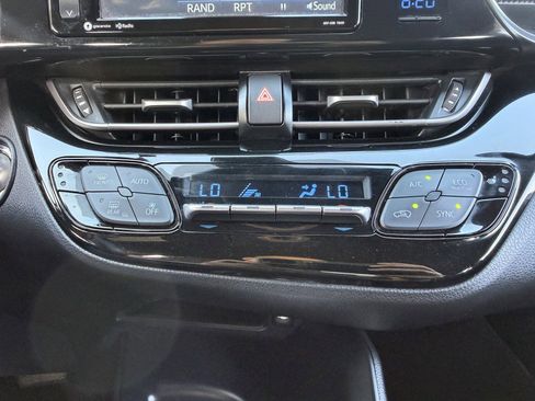 Used 2018 Toyota C-HR XLE FWD image 24