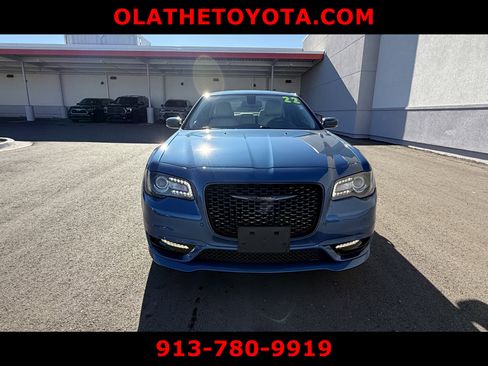 Used 2022 Chrysler 300 Touring L w/ Comfort Group image 3