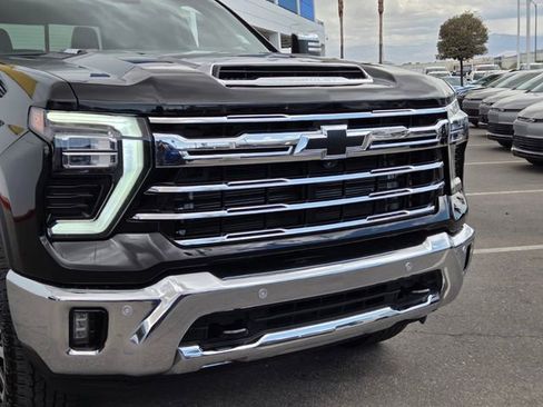 Certified 2025 Chevrolet Silverado 2500 LTZ w/ LTZ Plus Package AWD/4WD image 8