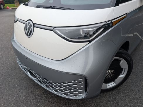 Used 2025 Volkswagen ID. Buzz Pro S Plus RWD image 13
