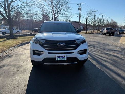 Used 2022 Ford Explorer XLT w/ Equipment Group 202A image 8
