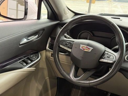 Used 2023 Cadillac XT4 Luxury w/ Cold Weather Package image 12