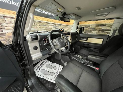 Used 2009 Toyota FJ Cruiser 4WD image 32
