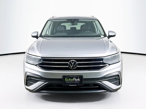 Used 2023 Volkswagen Tiguan SE AWD/4WD image 2