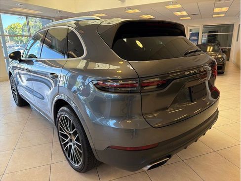 Used 2023 Porsche Cayenne AWD/4WD image 7
