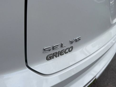 Used 2022 Volkswagen Atlas Cross Sport SEL Premium R-Line AWD/4WD image 15