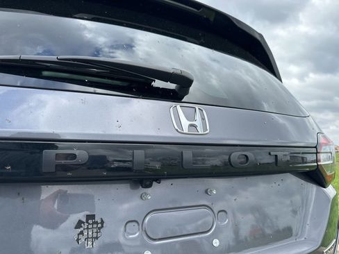 Used 2025 Honda Pilot Touring image 6