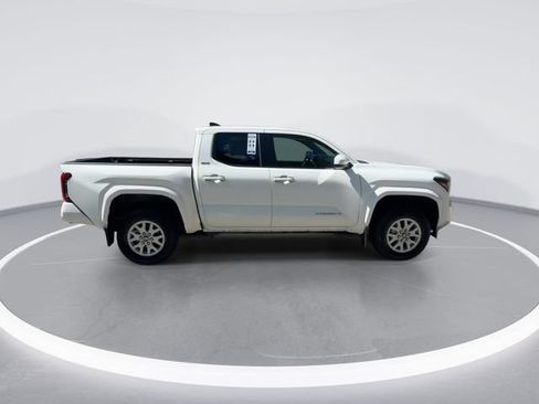 Used 2025 Toyota Tacoma SR5 AWD/4WD image 9
